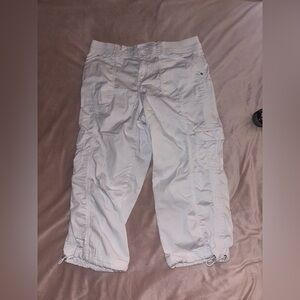 Woman’s size 8 white cargo capris